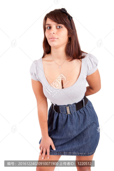 年輕漂亮的女人擺姿勢