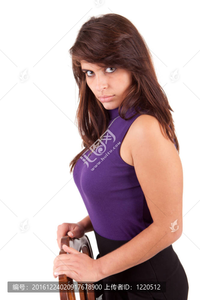 坐在椅子上的美女