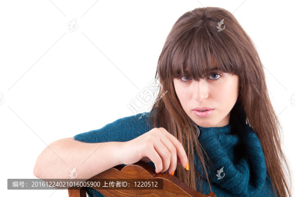 坐在椅子上的美女