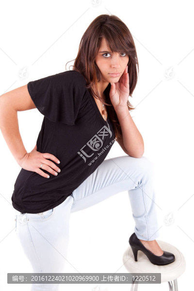 坐在椅子上的美女