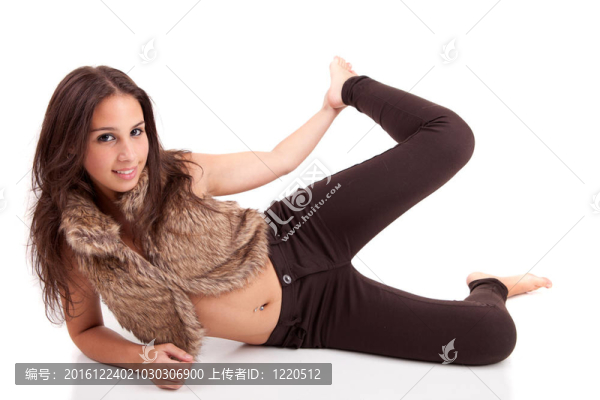 年輕漂亮的女人擺姿勢