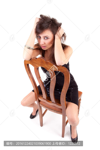 坐在椅子上的美女