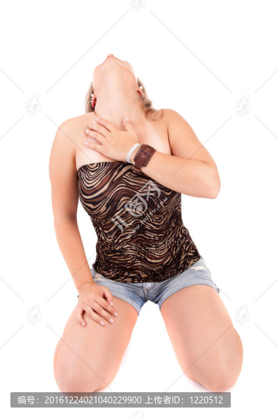 年輕漂亮的女人擺姿勢(shì)