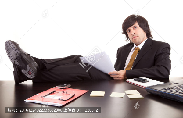 年輕的商人在工作
