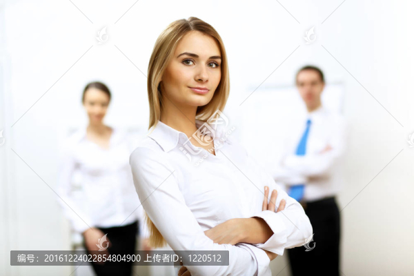 辦公室里的一個女商人的肖像