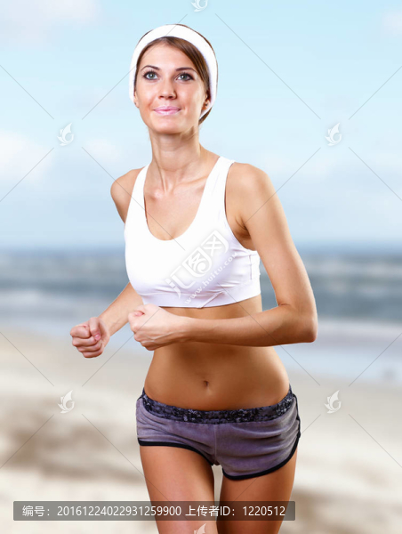 穿運動服的年輕漂亮女人
