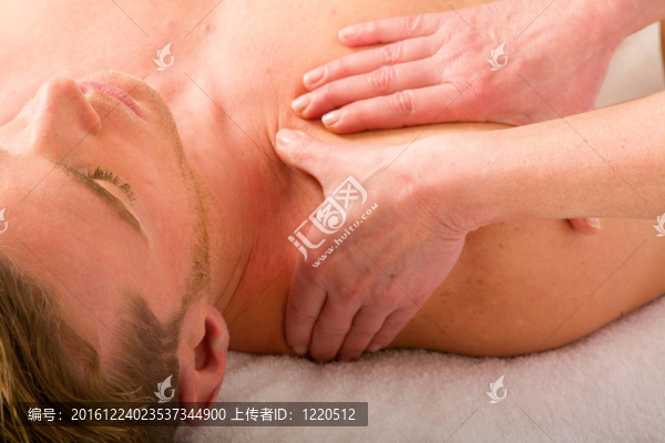 年輕人的肩膀