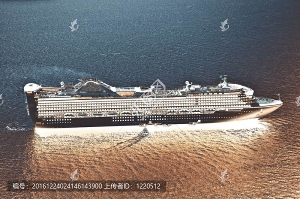 在游輪上旅行。