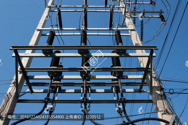 藍(lán)天電柱