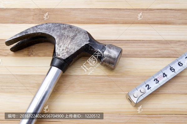 舊錘子和卷尺