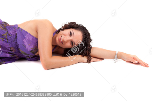 年輕漂亮的女人擺姿勢(shì)
