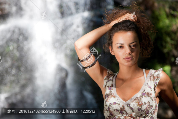 美麗的女人的姿勢