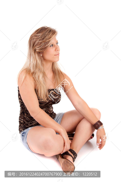 年輕漂亮的女人擺姿勢(shì)
