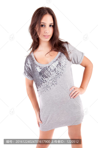 年輕漂亮的女人擺姿勢