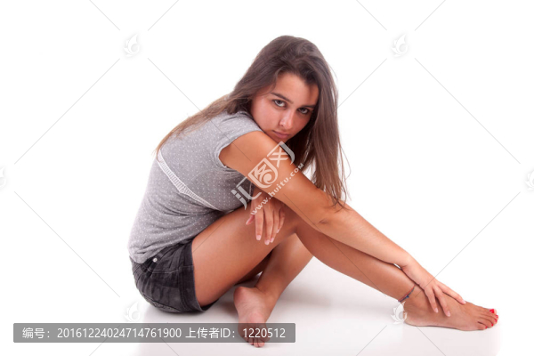 年輕漂亮的女人擺姿勢