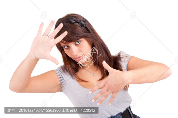 展示手勢的女人