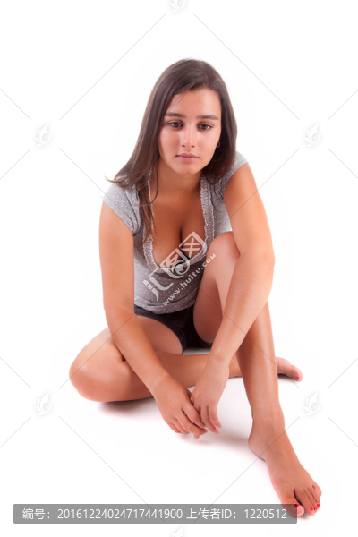 年輕漂亮的女人擺姿勢