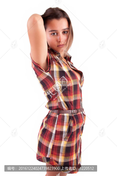 年輕漂亮的女人擺姿勢