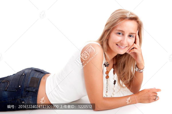 年輕漂亮的女人擺姿勢