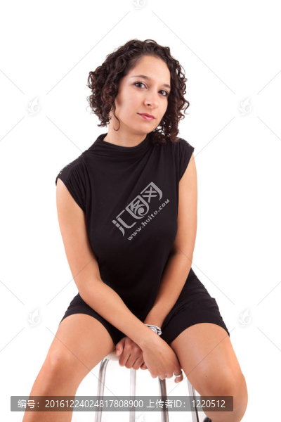 坐在椅子上的美女
