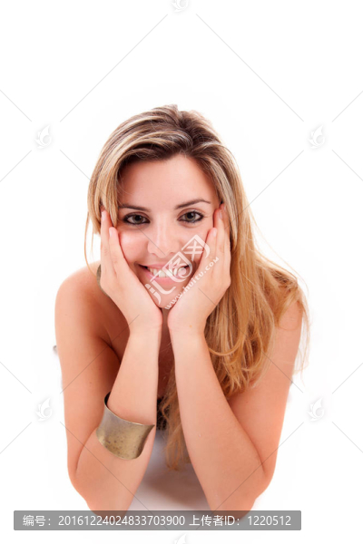 年輕漂亮的女人擺姿勢