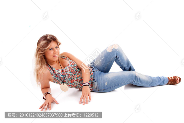 年輕漂亮的女人擺姿勢(shì)