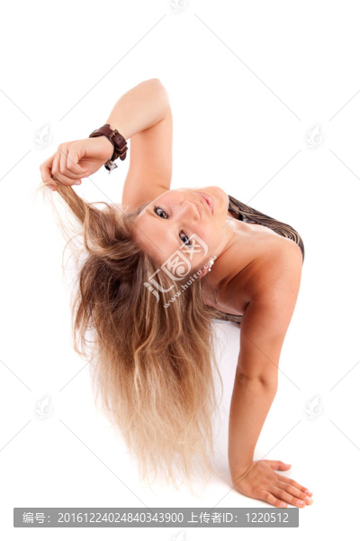 年輕漂亮的女人擺姿勢