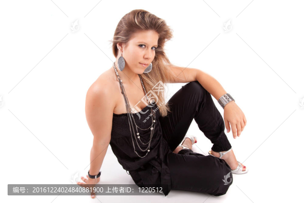 年輕漂亮的女人擺姿勢(shì)