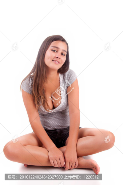 年輕漂亮的女人擺姿勢