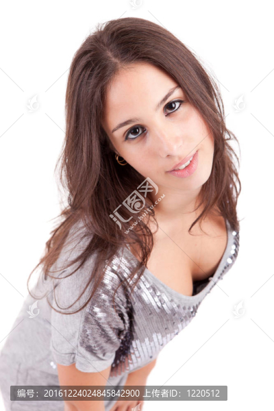 年輕漂亮的女人擺姿勢