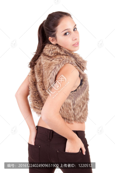 年輕漂亮的女人擺姿勢