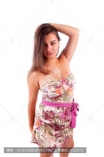 年輕漂亮的女人擺姿勢