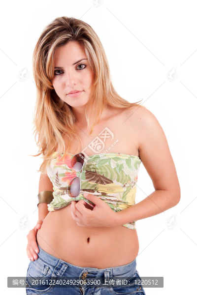 年輕漂亮的女人擺姿勢(shì)