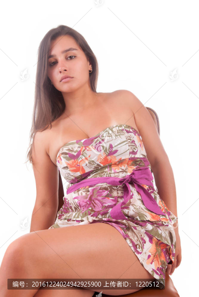 坐在椅子上的美女