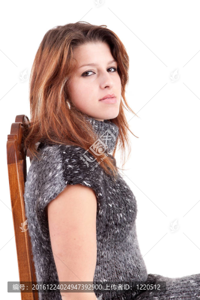 坐在椅子上的美女