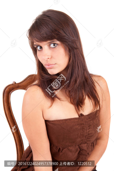坐在椅子上的美女