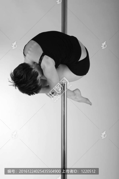 一個女人的藝術(shù)照片；黑色和白色