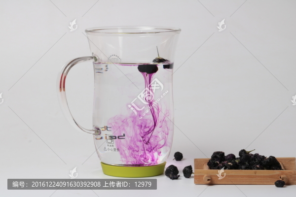 黑枸杞泡水過(guò)程