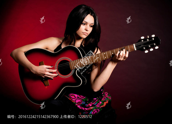 卡門與吉他美麗的女人