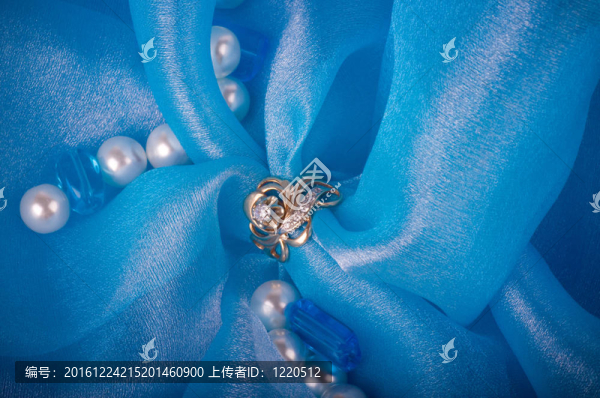 藍(lán)色金色珠寶戒指