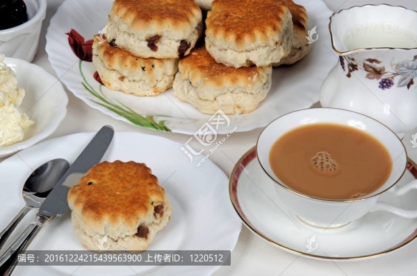 果醬和茶英式松餅。