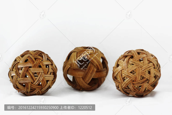 藤Takraw,Ball