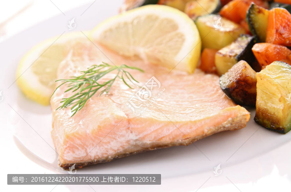 烤魚和蔬菜