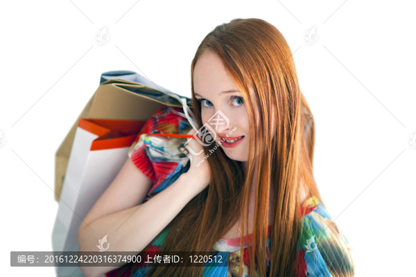 長發(fā)快樂女抱著紙袋購物