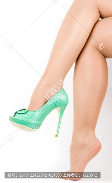 性感的女人的腳在鞋