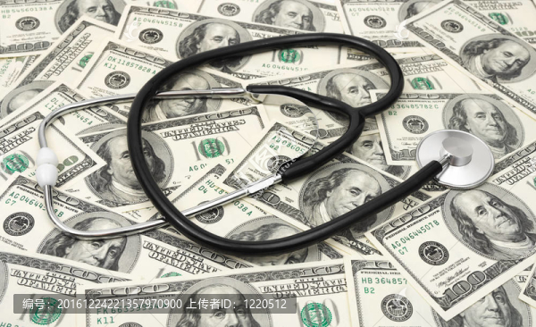 在金錢(qián)背景的聽(tīng)診器