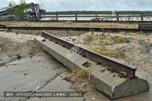 破壞起重機(jī)軌道