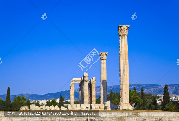 在Athens的希臘宙斯神廟；