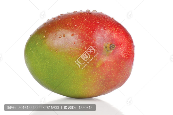 成熟芒果與白色背景水滴