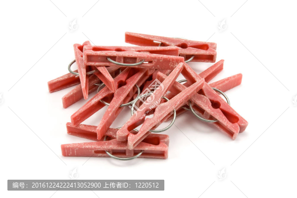 一堆塑料衣夾